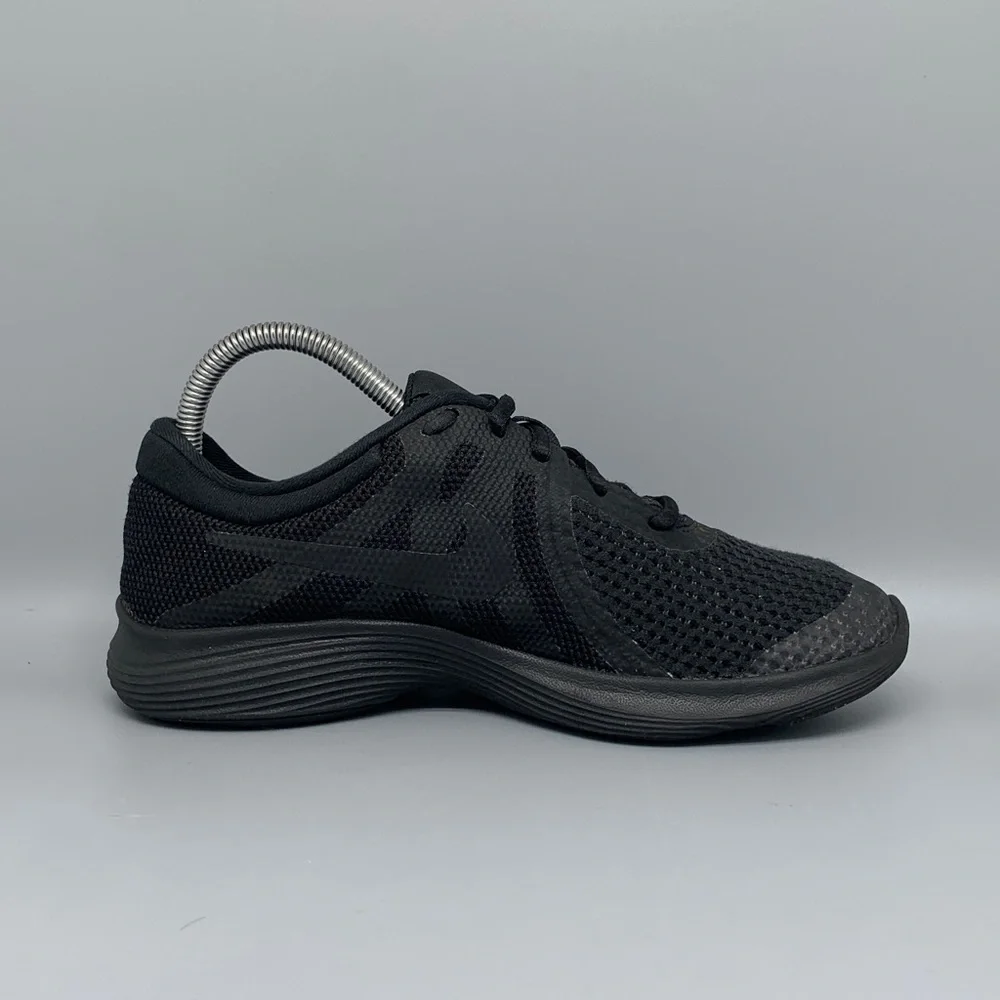 Nike Revolution 4 Black Running Shoes 943309-004 Youth 6Y Women's Sz 7.5‎